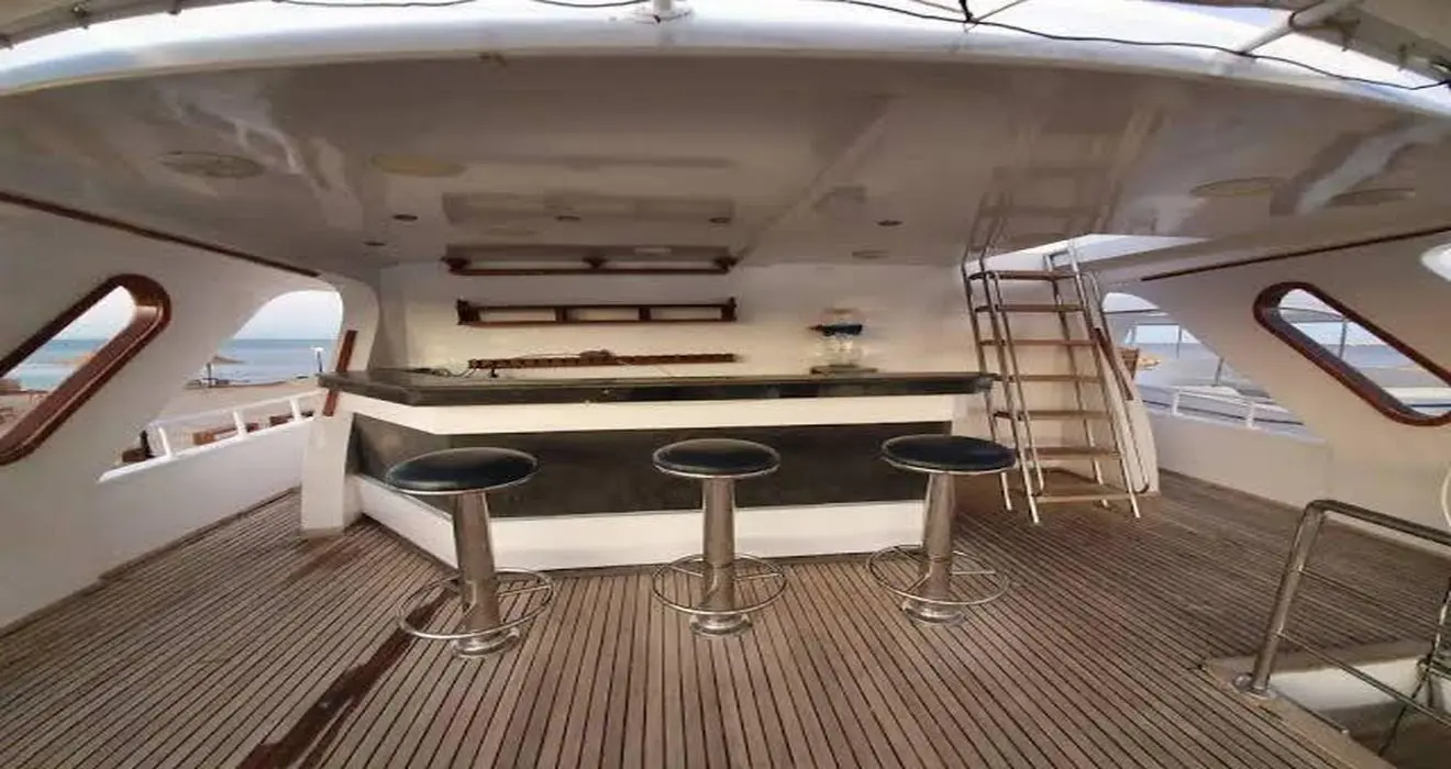 Upper deck